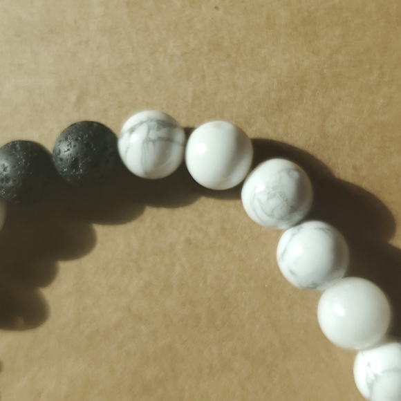 Elephant Howlite/Lava Stone Beaded Bracelet - Picture 4 of 4